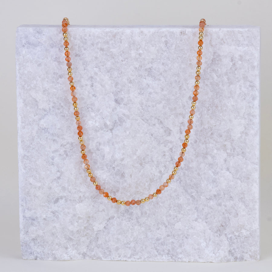 Collier Anna en pierre de soleil dorée