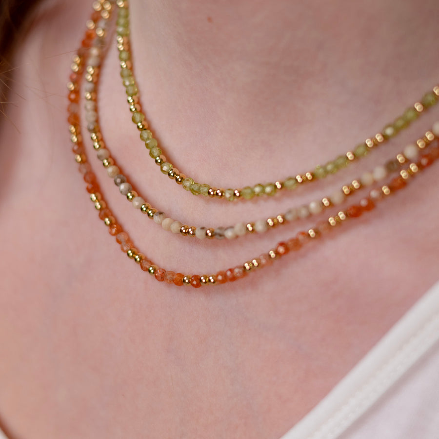 Collier Anna en pierre de soleil dorée