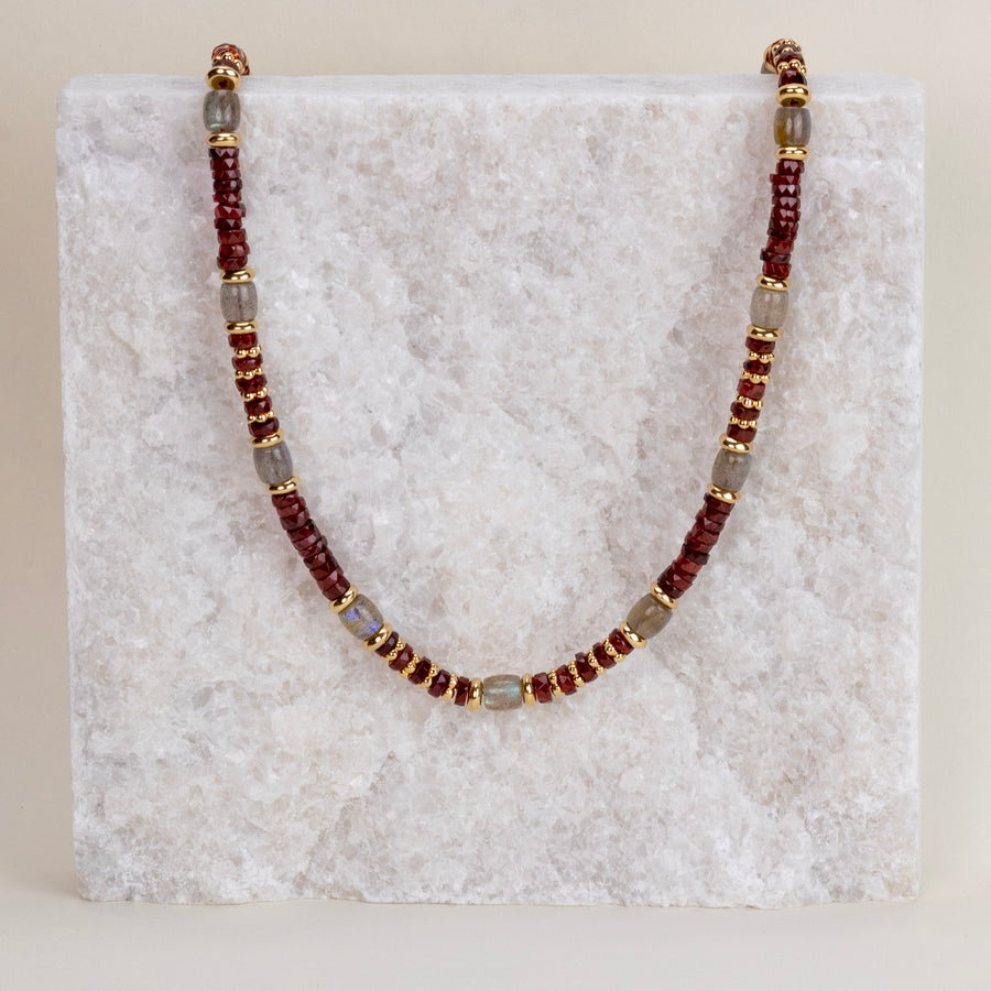 Maé Necklace 
